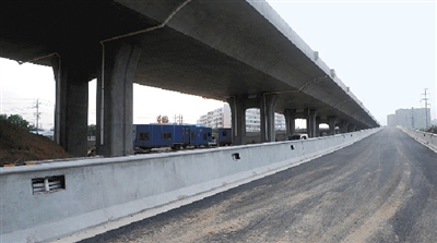 郑州西三环快速路主线桥全线贯通 年底前可全线通车