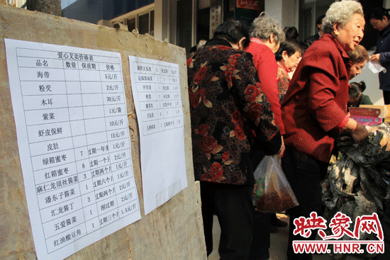 郑州市民争相购买“过期榨菜” 帮贫困母女渡过难关