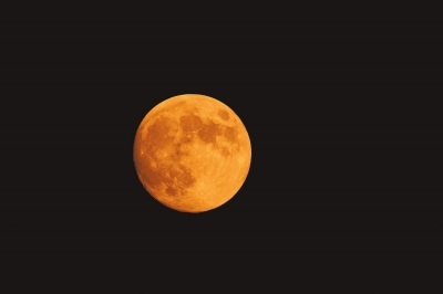 昨晚9点30分的月亮