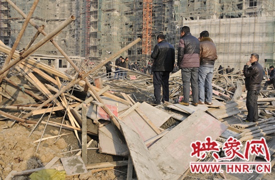 坍塌的工地现场 吴彦飞摄 坍塌的工地现场 吴彦飞摄