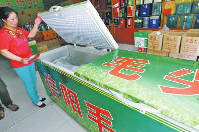 郑州北茶城突遭断电 商户几十万斤茶叶面临发霉危险