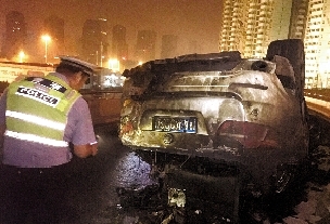 价值百万元的宝马成了一堆废铁