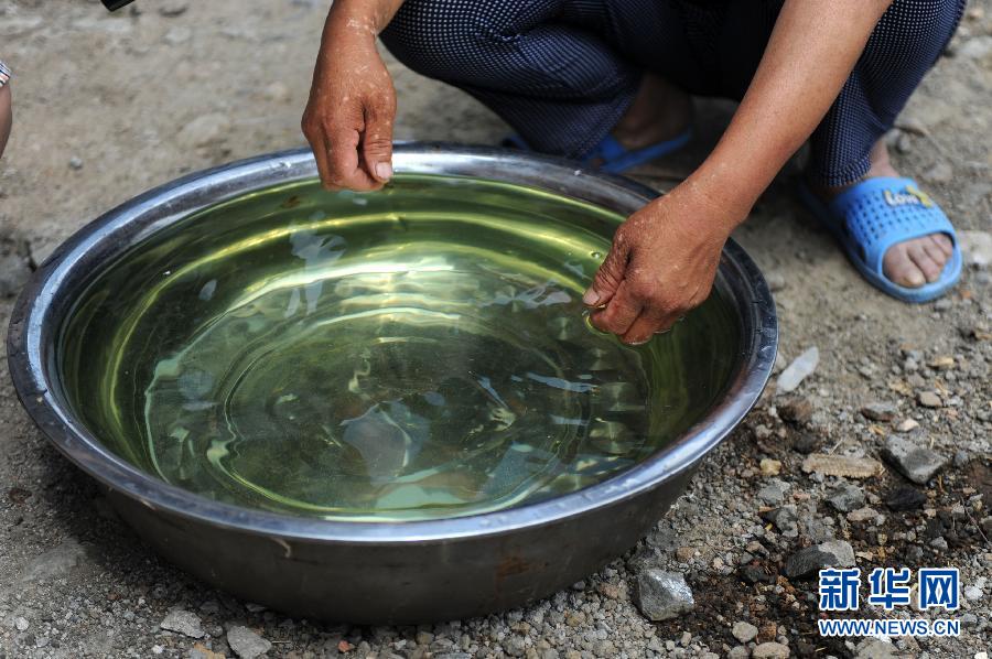 地下水成“绿茶”　污染二十多年该谁治？