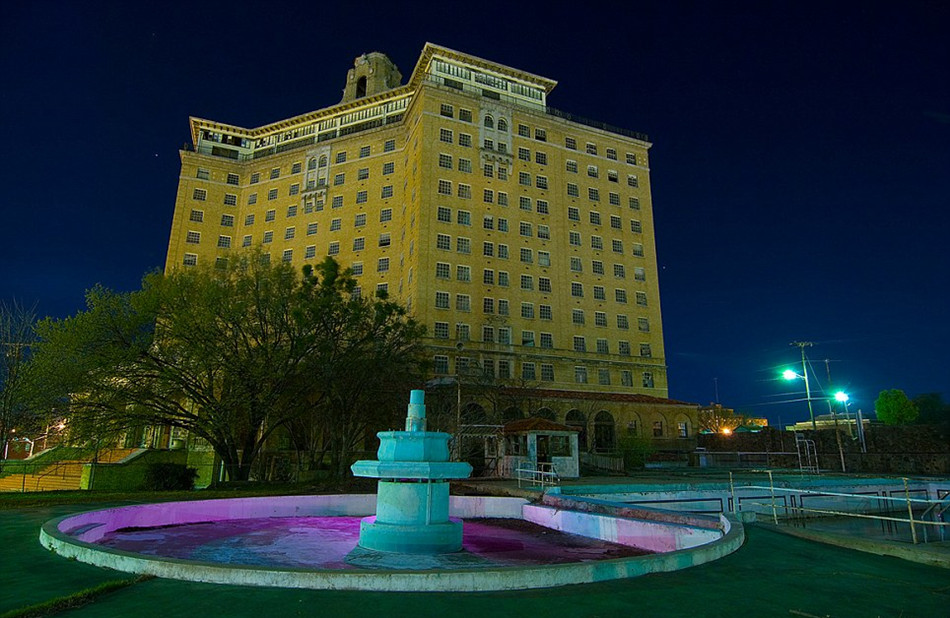 美国最著名"鬼楼"贝克酒店