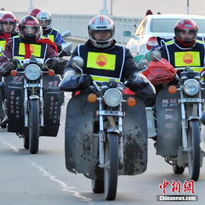 福州农民工铁骑返乡