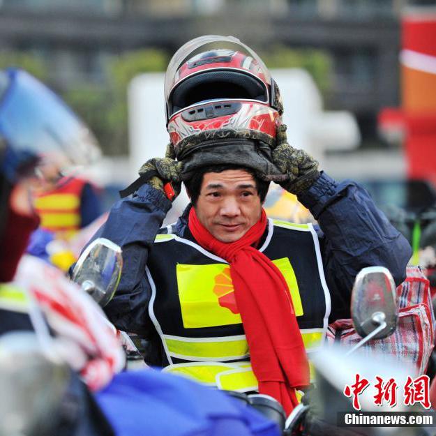 福州农民工铁骑返乡