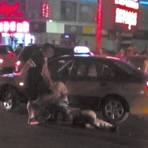 法拉利车主暴打的哥