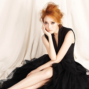 Jessica变金发尤物