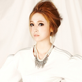 Jessica变金发尤物