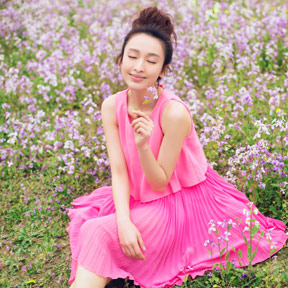 张俪唯美演绎清纯魅力