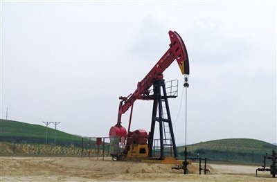 长庆油田标准化井场，位于定边县新安边镇店子坪村黄土高原上。