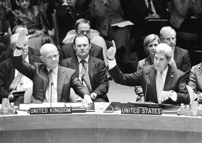 27日，联合国，英国外交大臣黑格和美国国务卿克里在表决涉叙决议时举手。