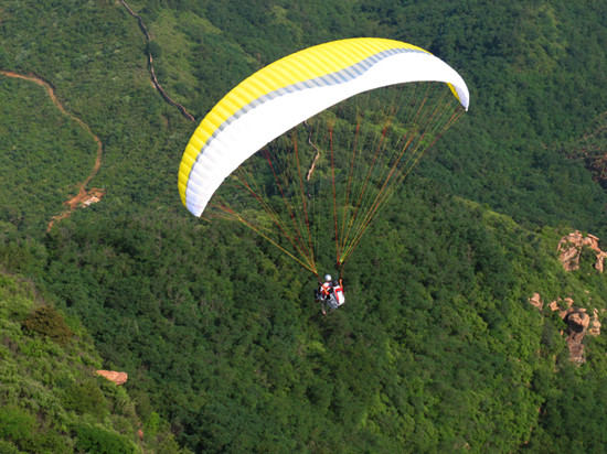 游林州美景体验刺激滑翔伞