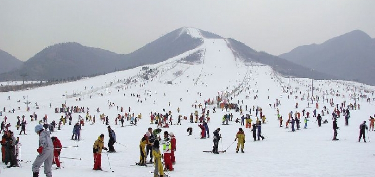 活力滑雪盛装登场　冬日游玩还看这里