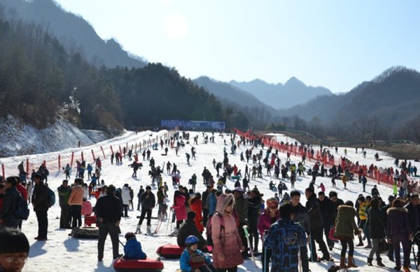 木札岭1元滑雪启幕 引爆河南旅游市场