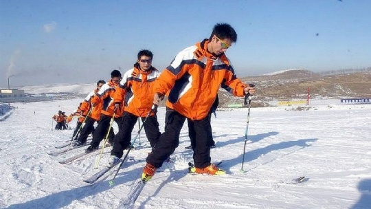 猿人山滑雪场门票买一送一