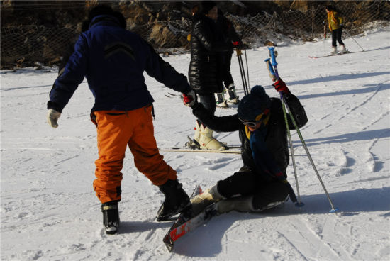 甘山滑雪场“雪战”首场告捷　引爆冬游三门峡热潮