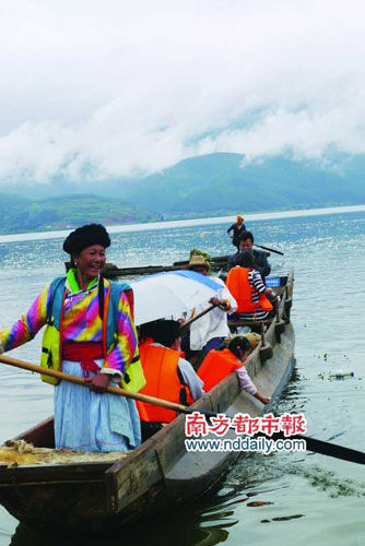 泸沽湖的传统交通工具