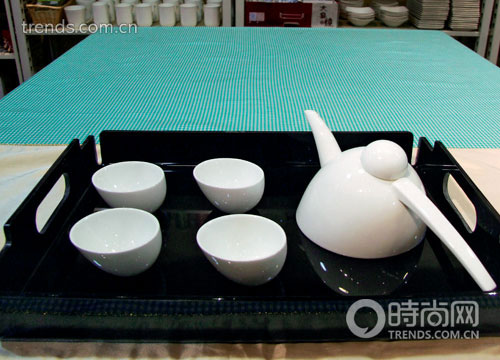 老城区里玲珑小巧的店铺