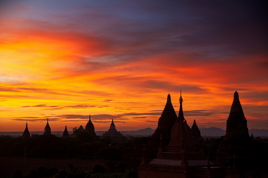 缅甸失落之城 日出蒲甘的美色震撼