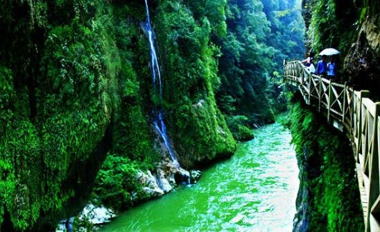 　　贵州南江大峡谷栈道