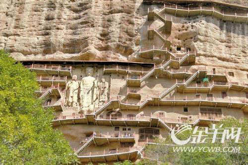 　　麦积山栈道