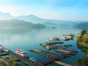 体验浪漫桐花祭 宝岛春日的湖光山色