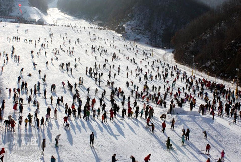 体验冬季旅游滑雪 玩转酷炫冰雪世界