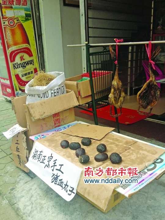 猪血丸子其实主要是豆腐,下火锅就是浓浓的湘味