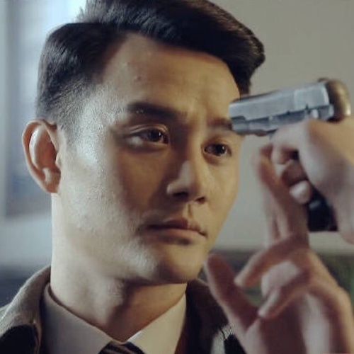 王凯《伪装者》剧照,处处都能展现修长美手