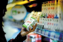 国内液态奶60%是“奶粉+香精”