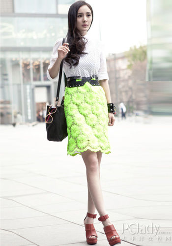 杨幂清新波点衬衫