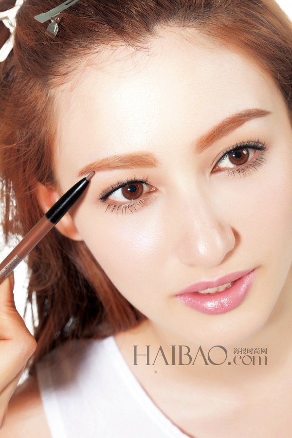 粗眉依旧柔美多几分 教你画韩风温柔粗眉妆