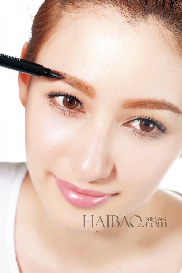粗眉依旧柔美多几分 教你画韩风温柔粗眉妆