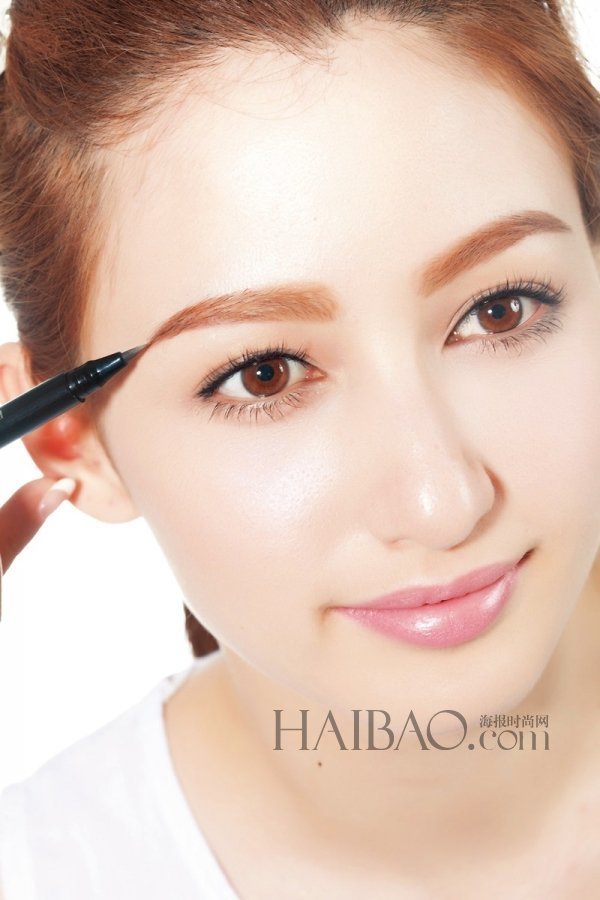 粗眉依旧柔美多几分 教你画韩风温柔粗眉妆