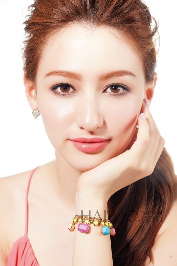 粗眉依旧柔美多几分 教你画韩风温柔粗眉妆