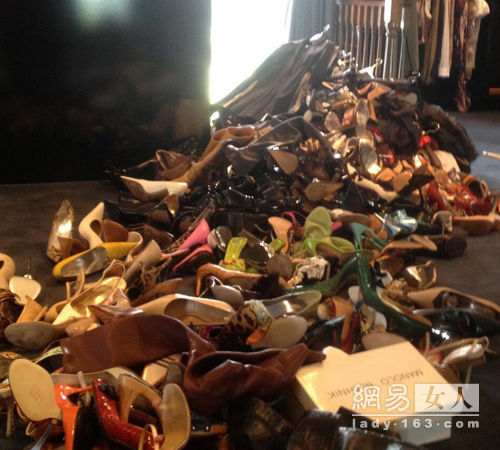 贝嫂捐衣赈灾尽是大牌 普通身材穿不下