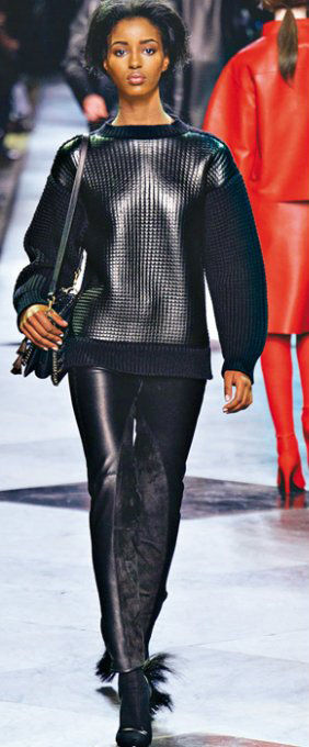 T台示范：Loewe 2013秋冬皮上衣