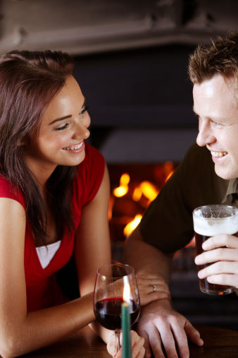 年会趴体别错过 5个暧昧举动让你成功猎艳