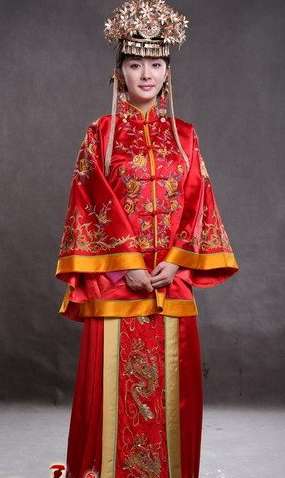 杨幂婚纱造型。