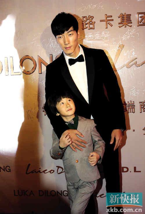 张亮承认出场费暴涨十多倍 张亮承认出场费暴涨十多倍