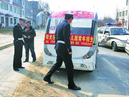 郑州查处违法营运观光车 每名驾驶员罚扣12分