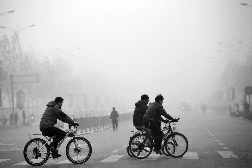 郑州街头的雾霾