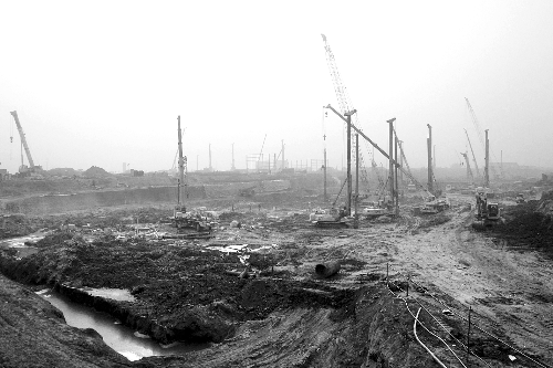 郑州机场二期工程已开工建设。