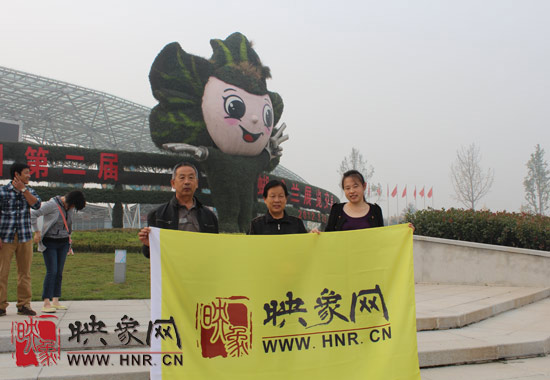 “温馨九九重阳节 陪着父母去游园”活动圆满举行