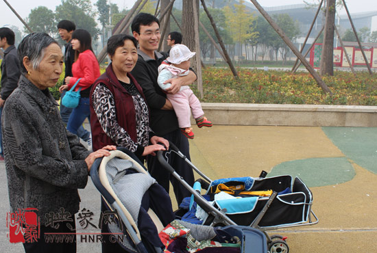 “温馨九九重阳节 陪着父母去游园”活动圆满举行