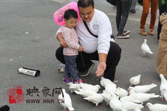 “温馨九九重阳节 陪着父母去游园”活动圆满举行