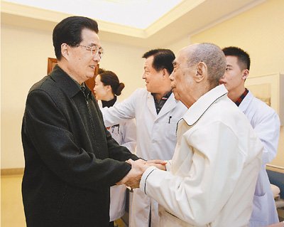 人民日报刊发杨白冰同志生平(组图) 人民日报刊发杨白冰同志生平(组图)