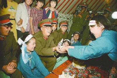 人民日报刊发杨白冰同志生平(组图) 人民日报刊发杨白冰同志生平(组图)