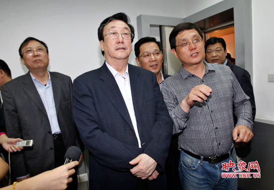 5月9日上午，河南省委书记郭庚茂一行来到河南人民广播电台新闻广播视察。